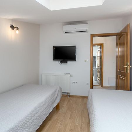 Apartments Bellissima Funtana Luaran gambar