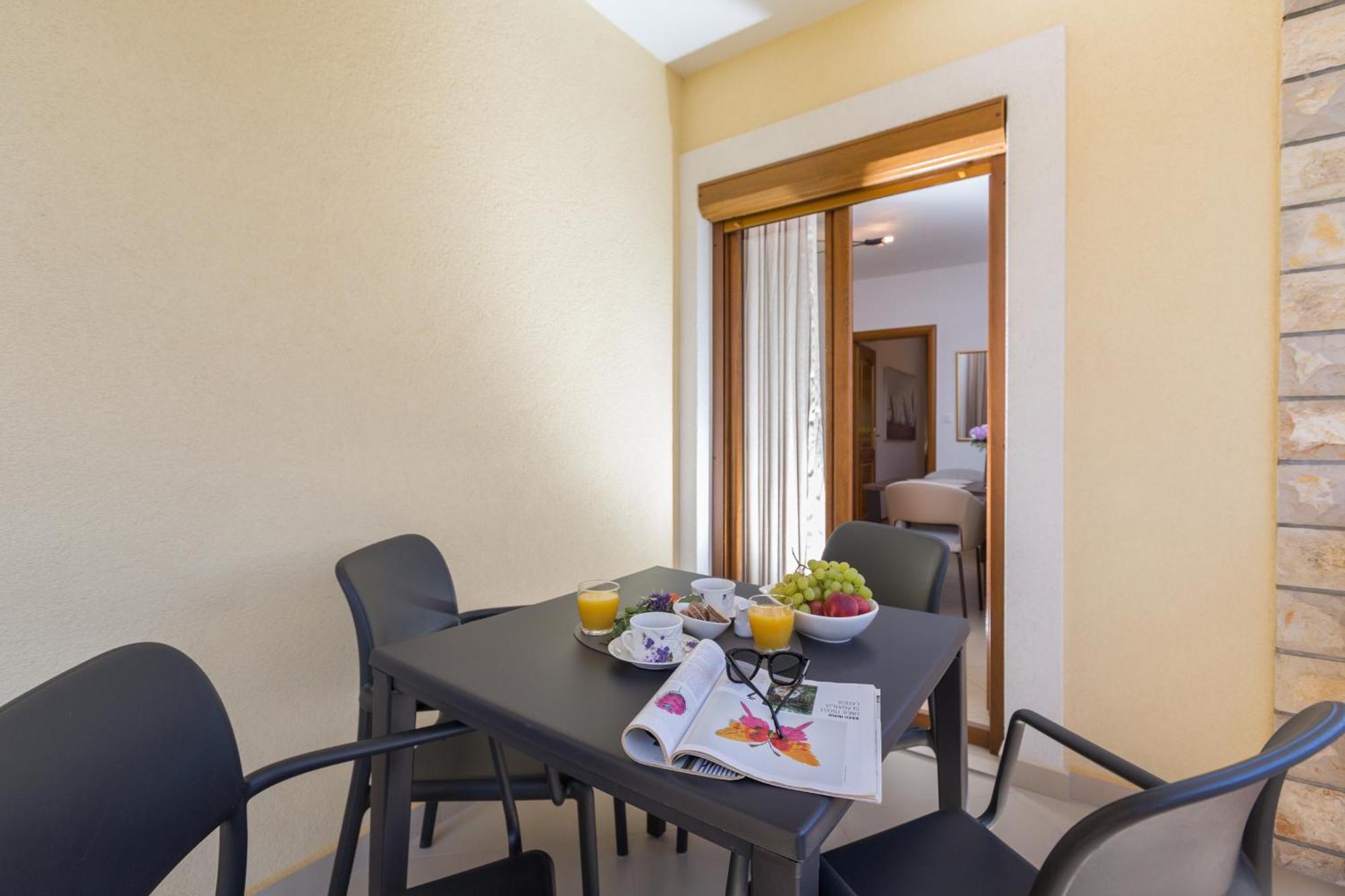 Apartments Bellissima Funtana Luaran gambar