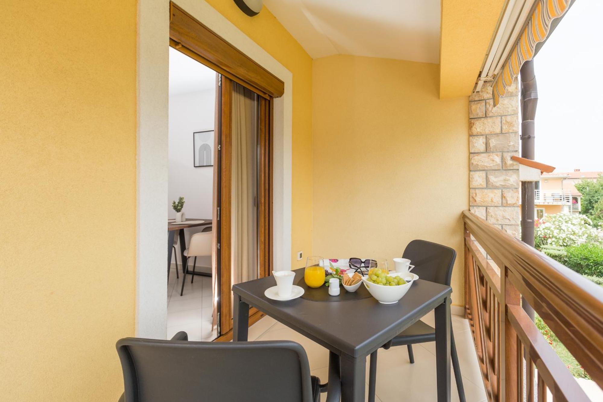 Apartments Bellissima Funtana Luaran gambar