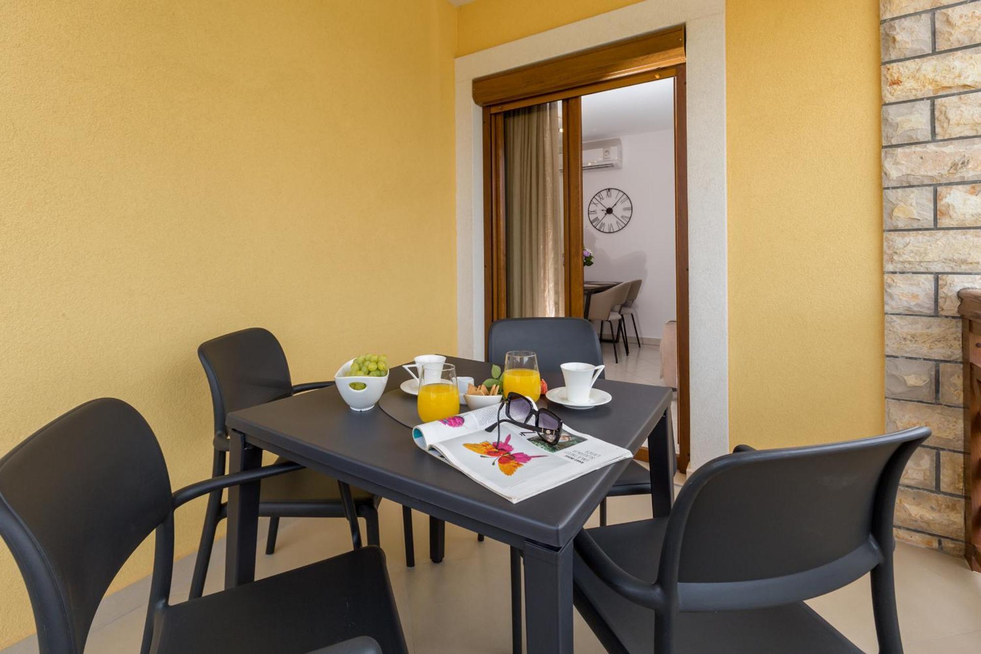 Apartments Bellissima Funtana Luaran gambar