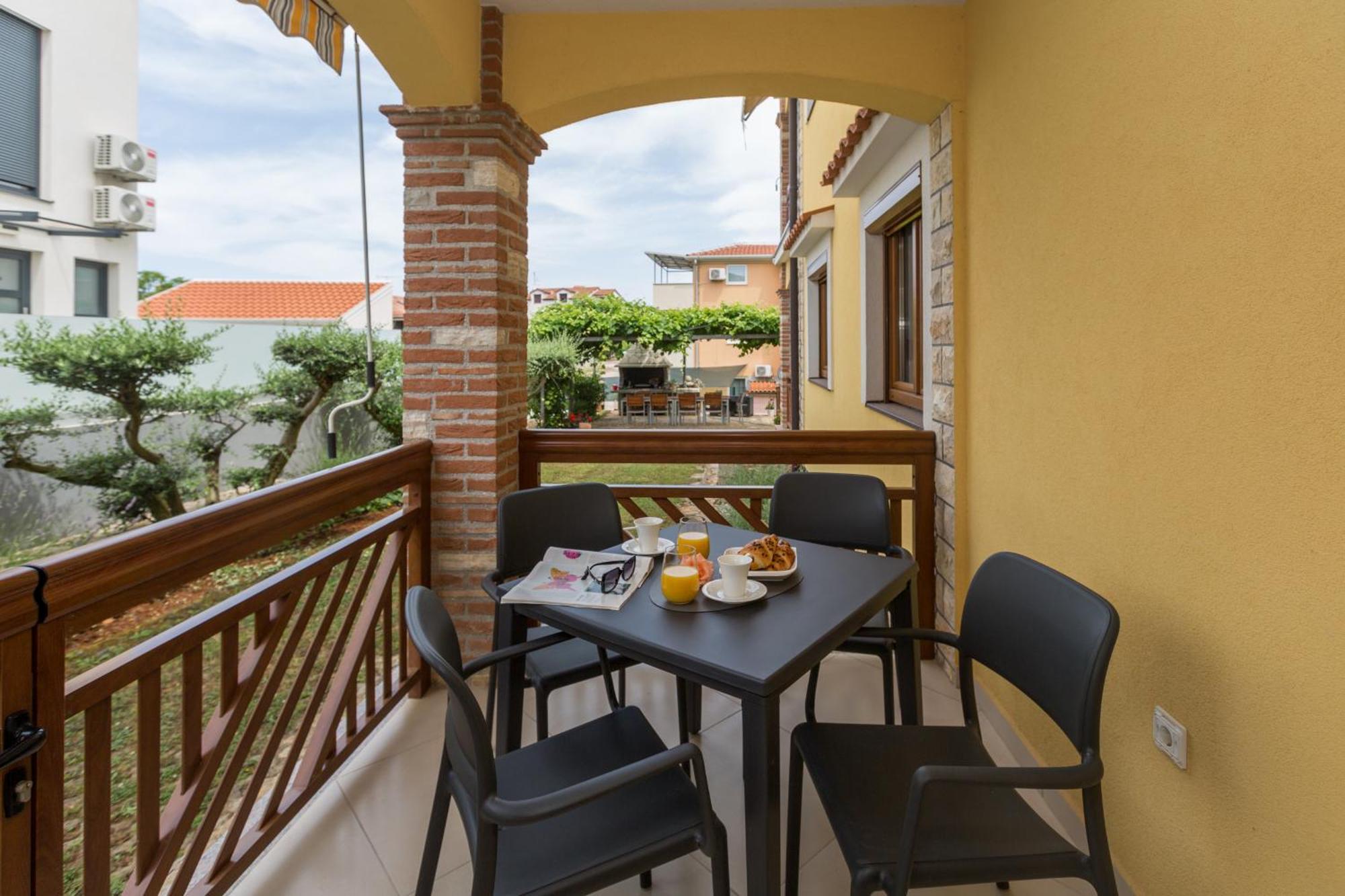 Apartments Bellissima Funtana Luaran gambar