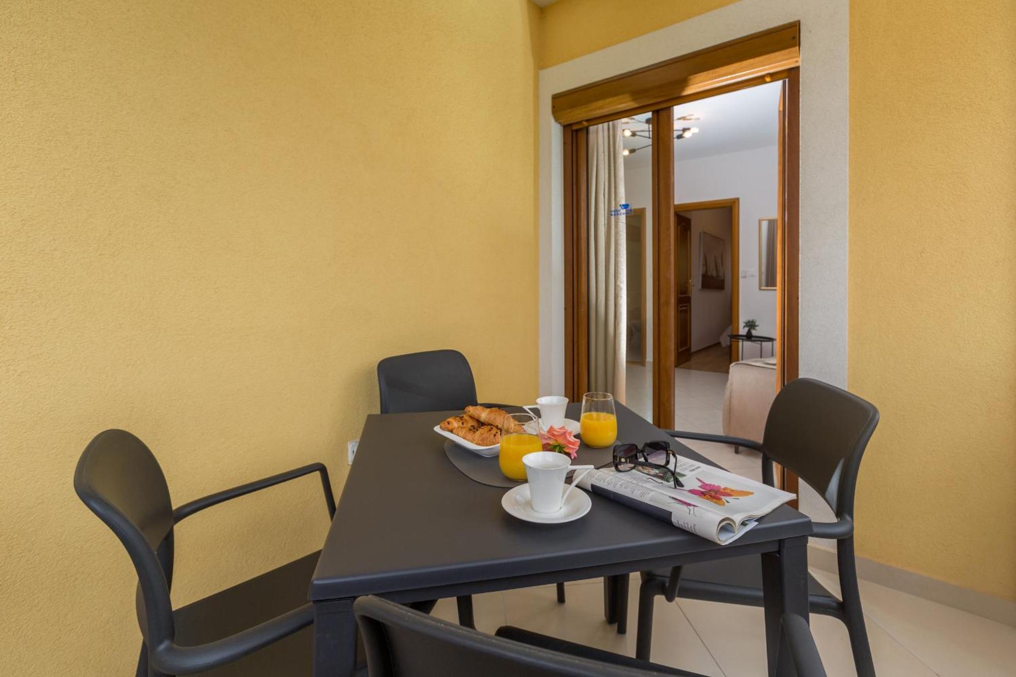 Apartments Bellissima Funtana Luaran gambar